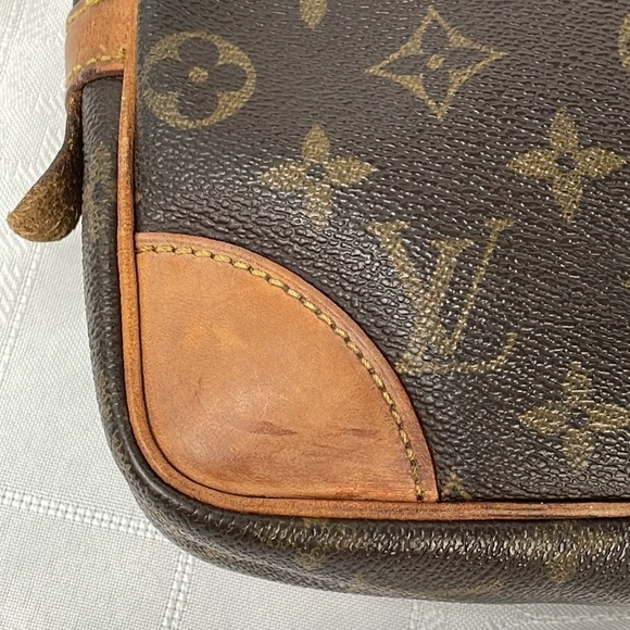 Louis Vuitton Monogram Pochette Pouch Clutch Toiletry Bag - Picture 16 of 17